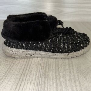 HEY DUDE Britt Boucle Shoes Women's 8, Black 121774780 Insulated‎ Faux Fur